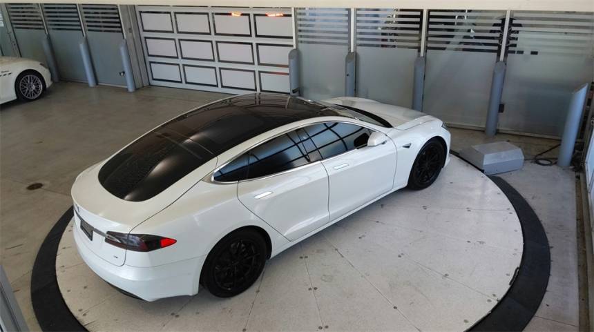 2017 Tesla Model S 5YJSA1E18HF205219