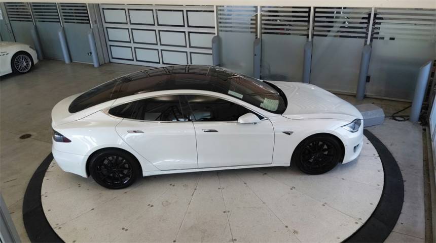 2017 Tesla Model S 5YJSA1E18HF205219