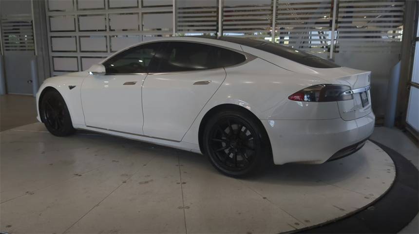 2017 Tesla Model S 5YJSA1E18HF205219