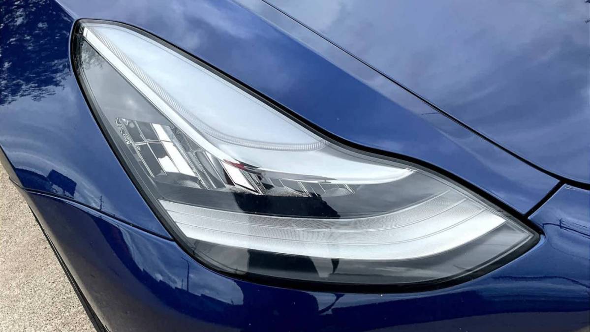 2018 Tesla Model 3 5YJ3E1EB4JF063667