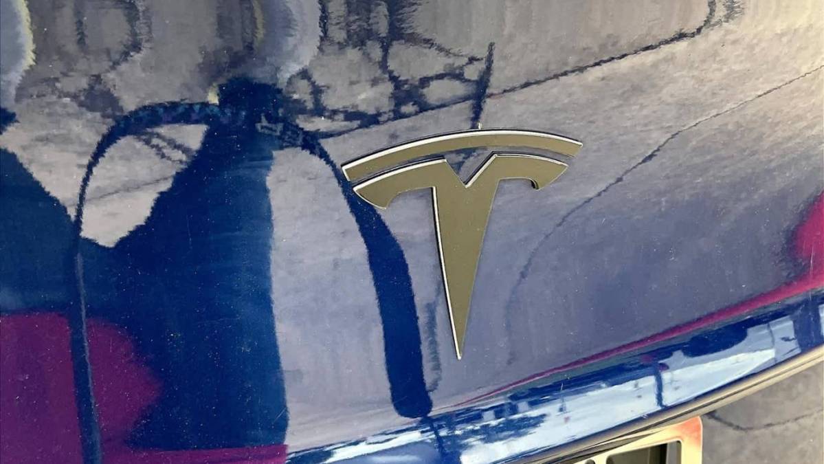 2018 Tesla Model 3 5YJ3E1EB4JF063667