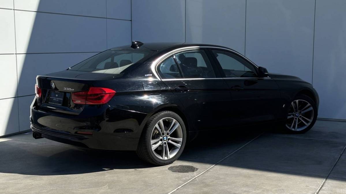 2017 BMW 3 Series WBA8E1C35HA158661