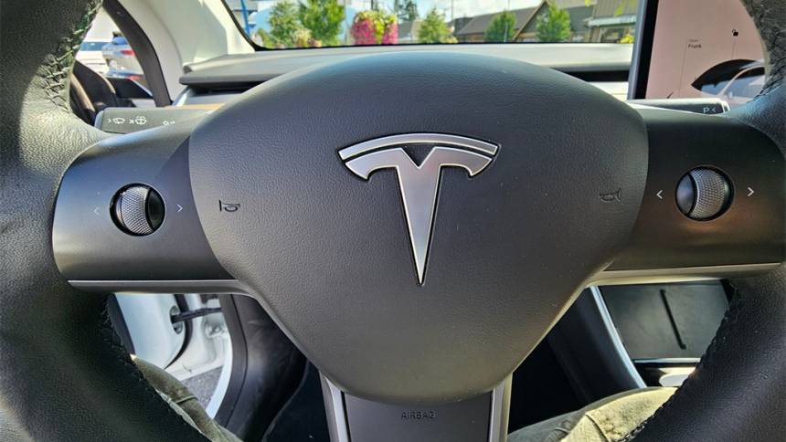 2021 Tesla Model Y 5YJYGDEE3MF090519