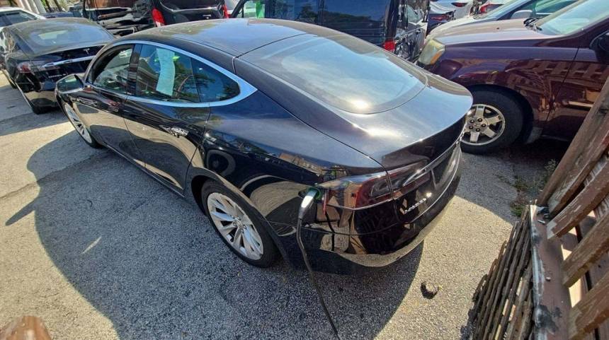 2017 Tesla Model S 5YJSA1E27HF183559