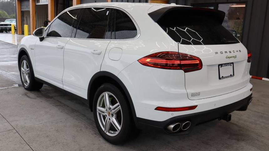 2016 Porsche Cayenne WP1AE2A23GLA62145