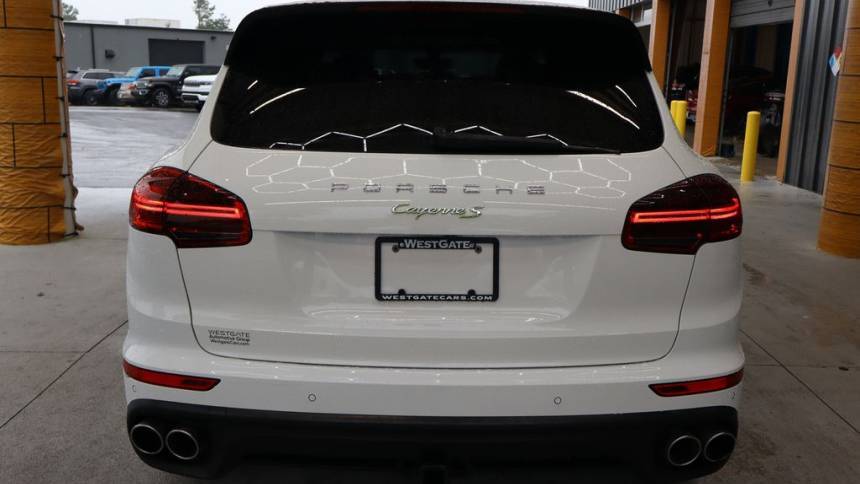 2016 Porsche Cayenne WP1AE2A23GLA62145