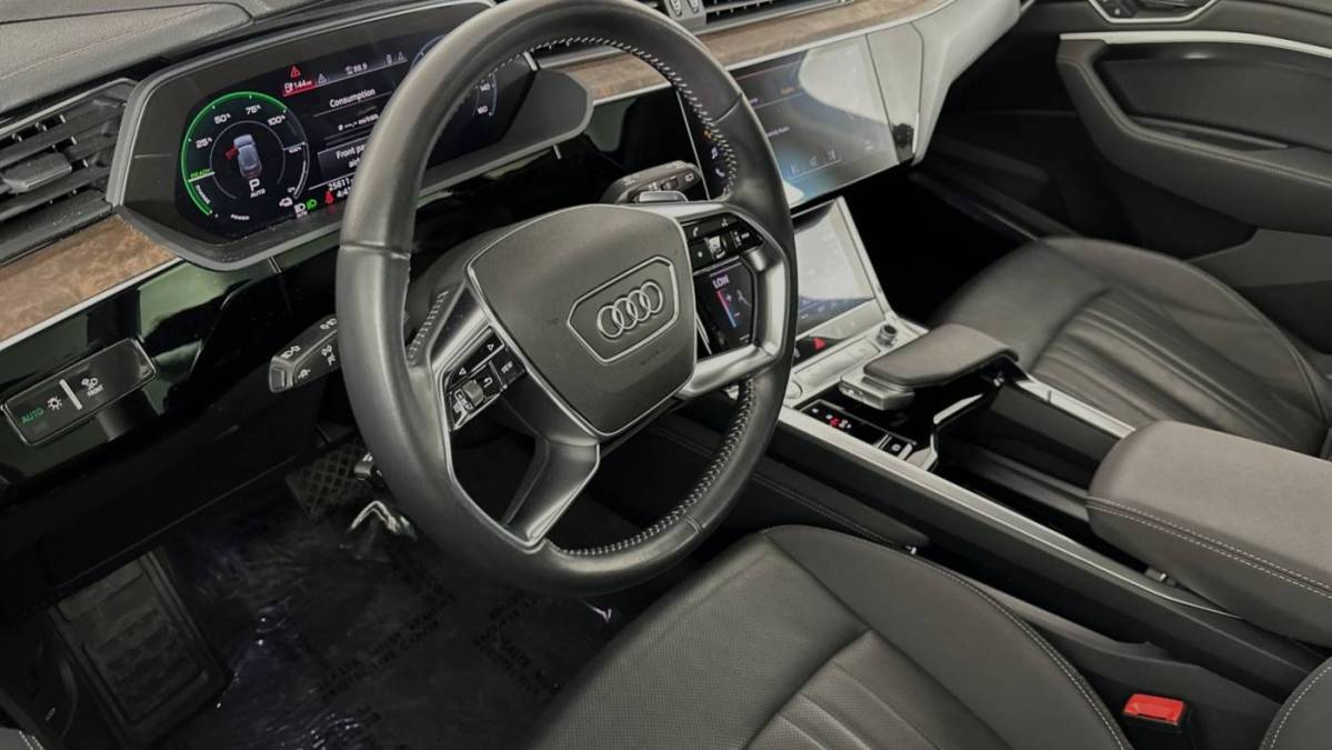 2019 Audi e-tron WA1LAAGE5KB023115