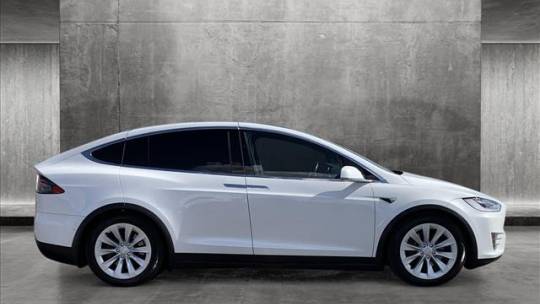 2019 Tesla Model X 5YJXCDE25KF147118