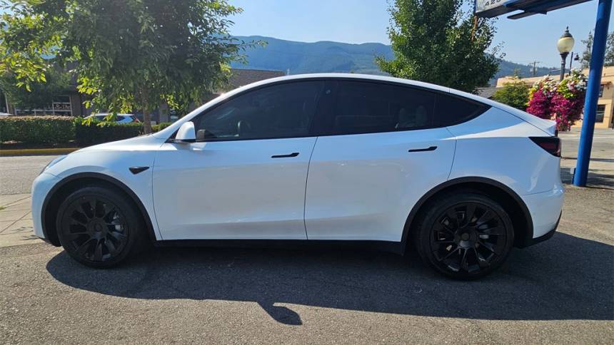 2021 Tesla Model Y 5YJYGDEE9MF098320