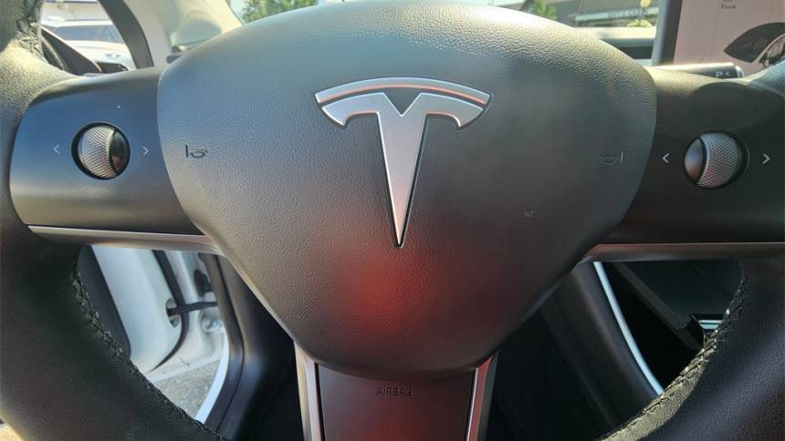 2021 Tesla Model Y 5YJYGDEE9MF098320