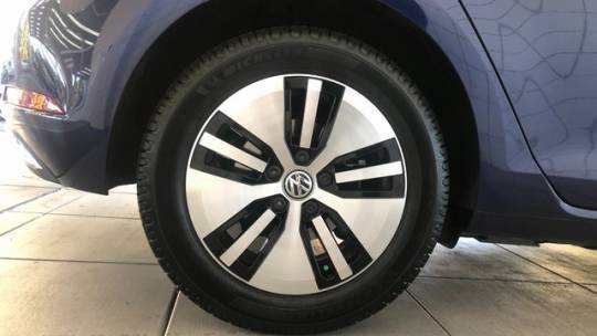 2018 Volkswagen e-Golf WVWPR7AU7JW911214