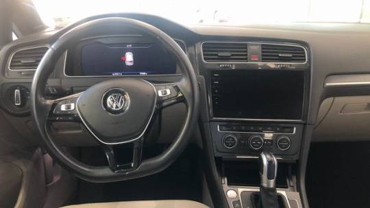 2018 Volkswagen e-Golf WVWPR7AU7JW911214