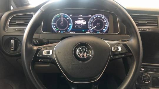 2018 Volkswagen e-Golf WVWPR7AU7JW911214