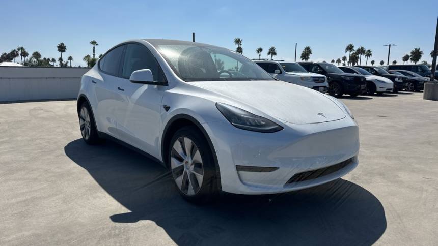 2021 Tesla Model Y 5YJYGDEE3MF085675