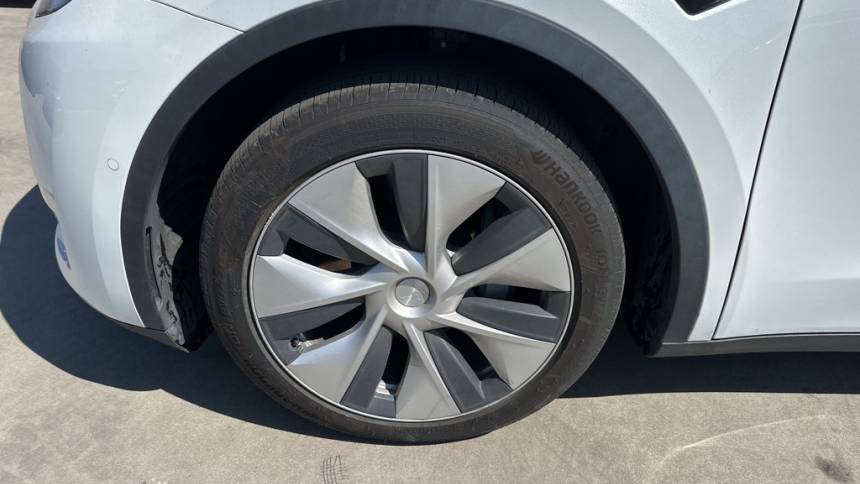 2021 Tesla Model Y 5YJYGDEE3MF085675