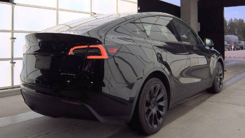 2021 Tesla Model Y 5YJYGDEE0MF233734