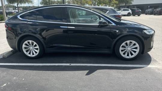 2017 Tesla Model X 5YJXCDE25HF059128