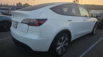 2021 Tesla Model Y 5YJYGDEEXMF215208