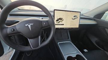 2021 Tesla Model Y 5YJYGDEEXMF215208