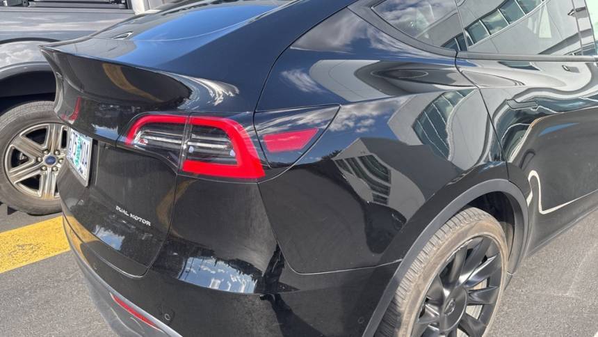 2021 Tesla Model Y 5YJYGDEEXMF097709