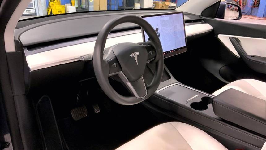 2021 Tesla Model Y 5YJYGDEE6MF179484