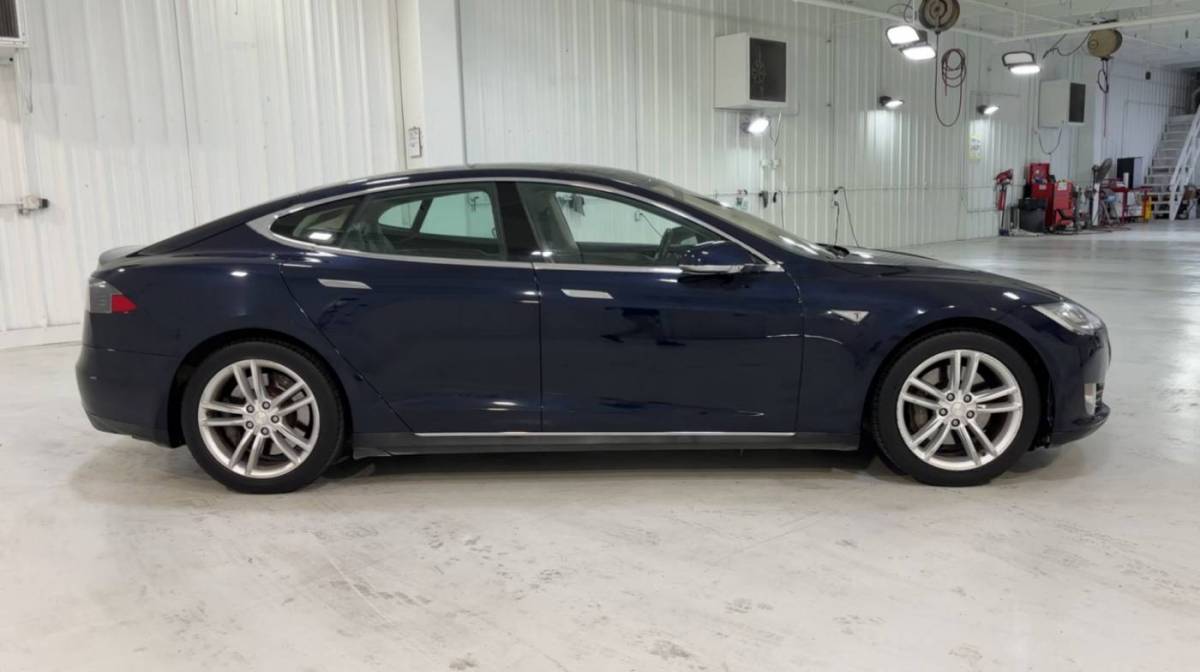 2014 Tesla Model S 5YJSA1S15EFP43246