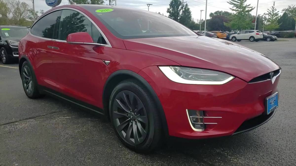 2018 Tesla Model X 5YJXCAE22JF090390