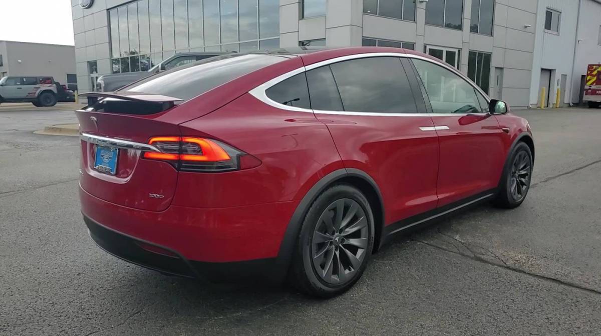 2018 Tesla Model X 5YJXCAE22JF090390