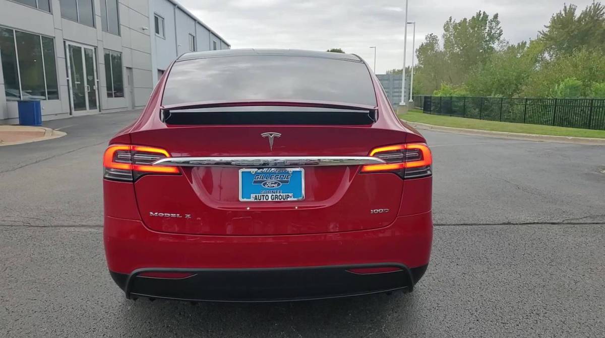 2018 Tesla Model X 5YJXCAE22JF090390