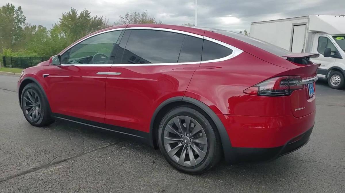 2018 Tesla Model X 5YJXCAE22JF090390