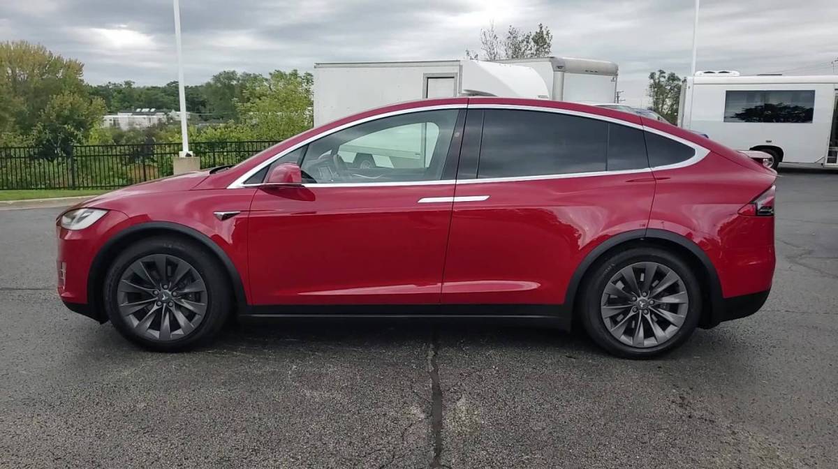 2018 Tesla Model X 5YJXCAE22JF090390