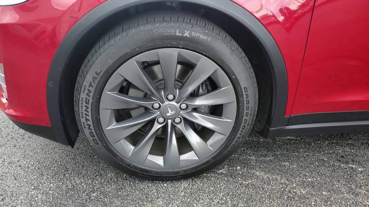 2018 Tesla Model X 5YJXCAE22JF090390