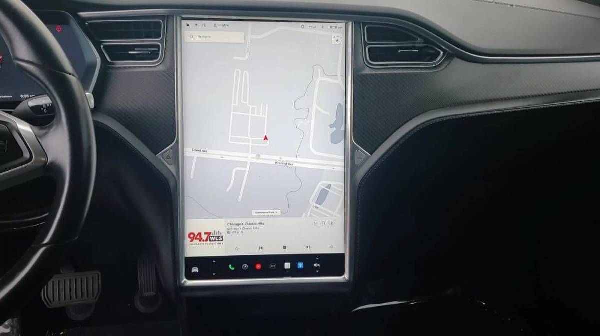 2018 Tesla Model X 5YJXCAE22JF090390