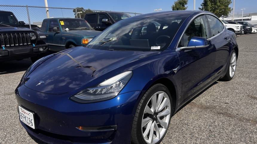 2018 Tesla Model 3 5YJ3E1EA8JF035801