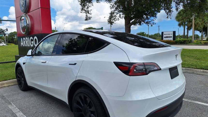 2021 Tesla Model Y 5YJYGDEE4MF270270