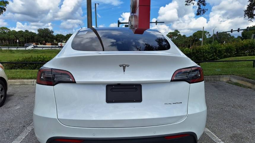 2021 Tesla Model Y 5YJYGDEE4MF270270