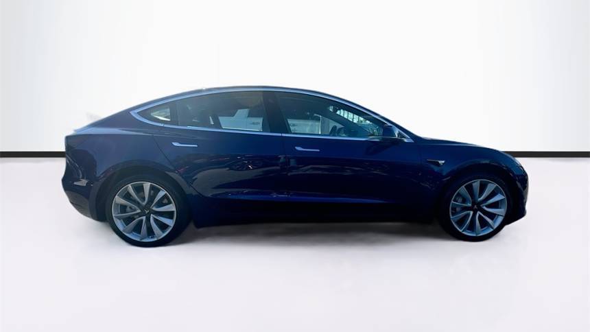 2018 Tesla Model 3 5YJ3E1EAXJF033371