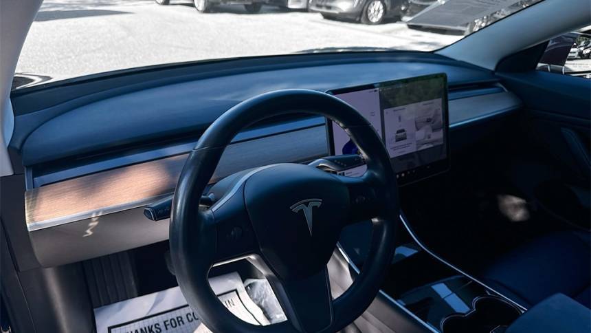 2018 Tesla Model 3 5YJ3E1EAXJF033371