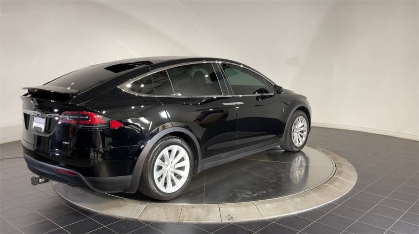 2017 Tesla Model X 5YJXCDE21HF051270