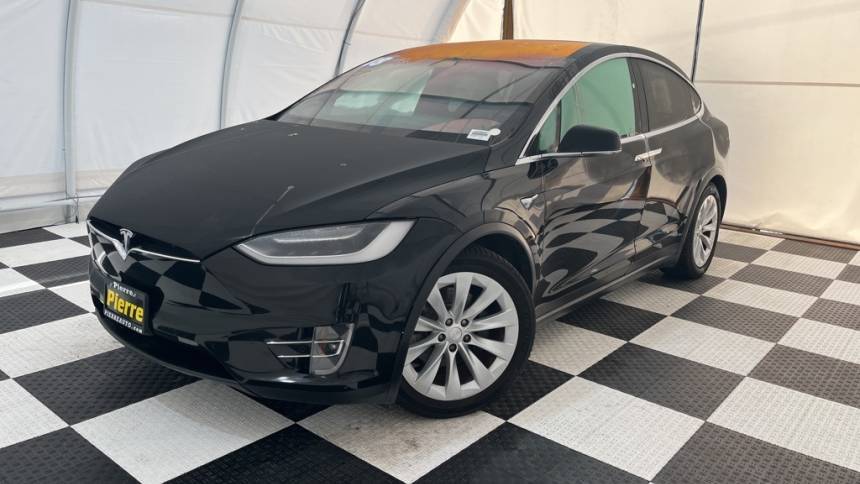 2018 Tesla Model X 5YJXCBE23JF111981