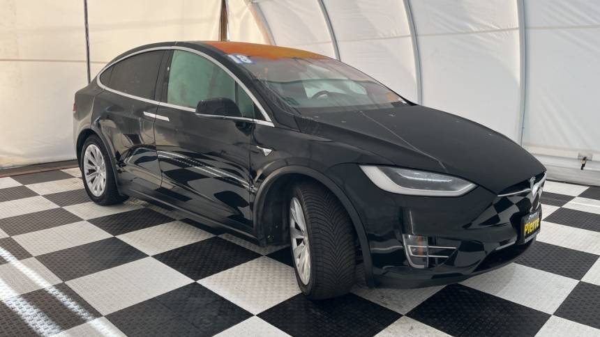 2018 Tesla Model X 5YJXCBE23JF111981