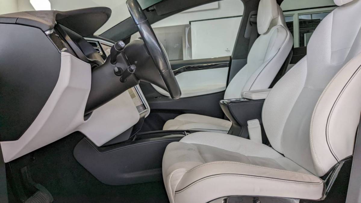 2016 Tesla Model X 5YJXCBE25GF004620