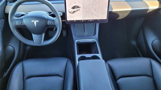 2021 Tesla Model Y 5YJYGDEE2MF199585