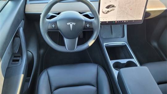 2021 Tesla Model Y 5YJYGDEE2MF199585