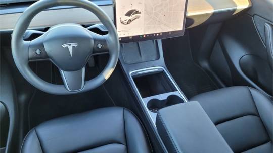 2021 Tesla Model Y 5YJYGDEE2MF199585