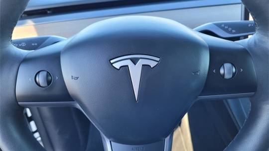 2021 Tesla Model Y 5YJYGDEE2MF199585