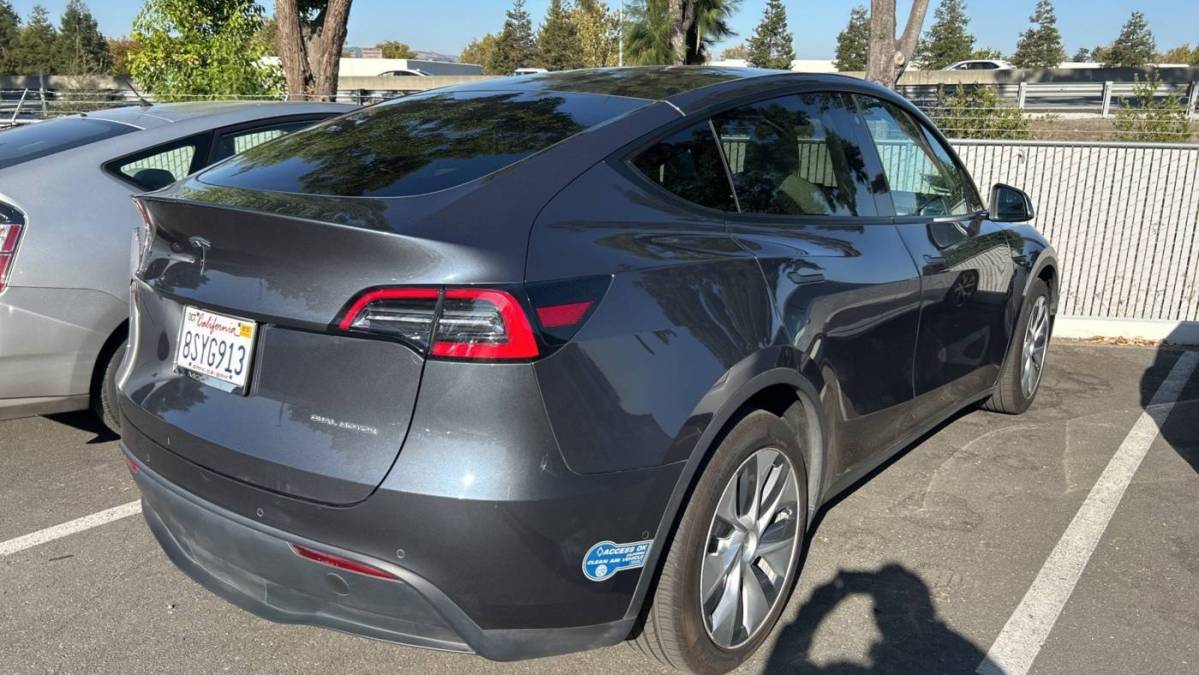 2021 Tesla Model Y 5YJYGDEE7MF060990