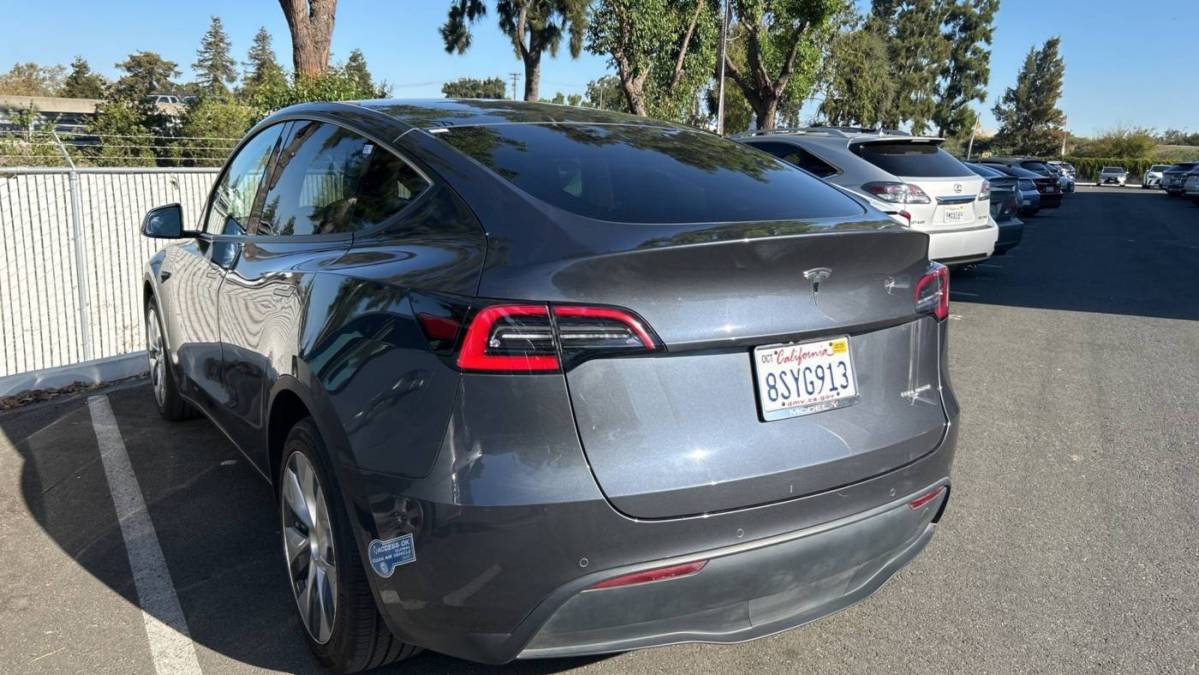 2021 Tesla Model Y 5YJYGDEE7MF060990