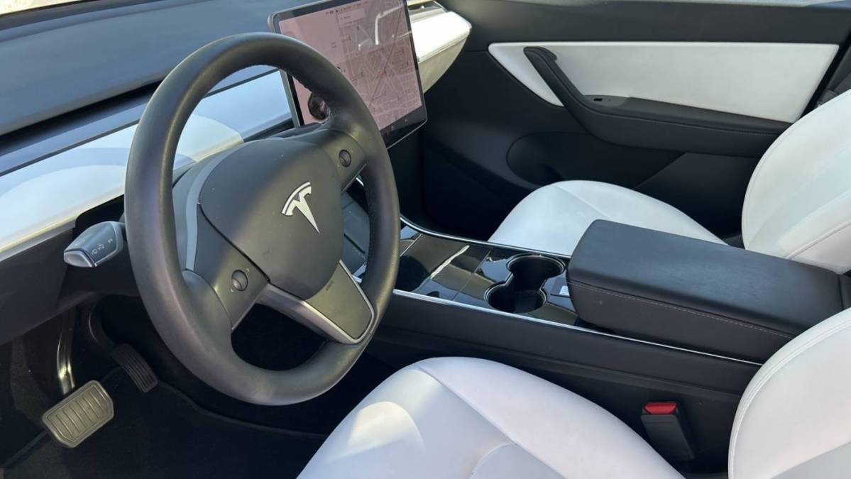 2021 Tesla Model Y 5YJYGDEE7MF060990