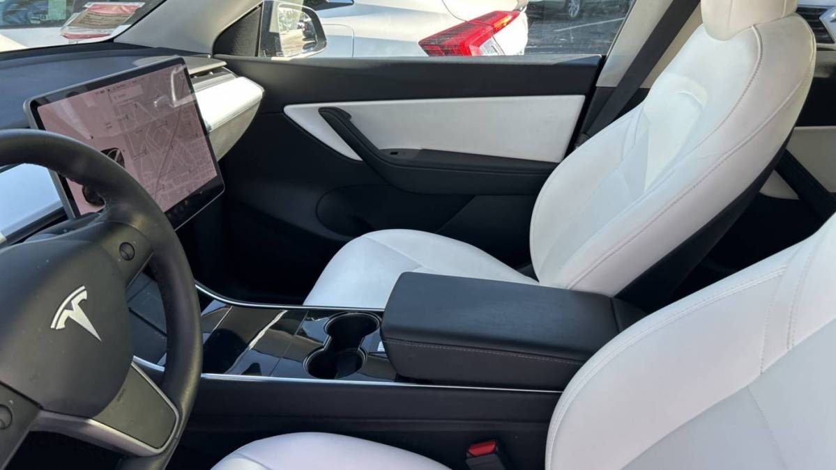 2021 Tesla Model Y 5YJYGDEE7MF060990